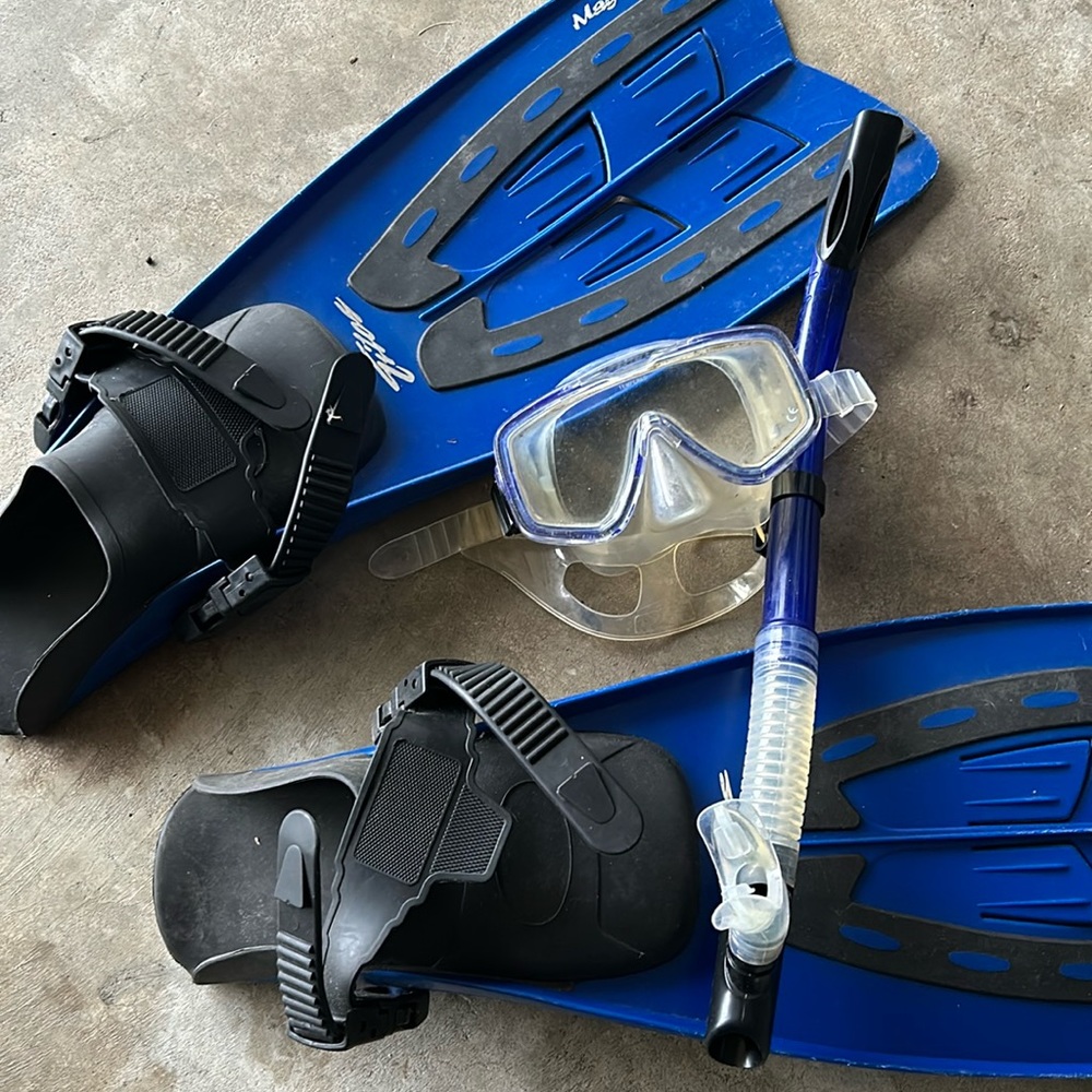 Tilo’s men’s scuba/snorkeling gear, size large/extra large